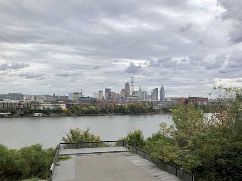 Skyline of Downtown Cincinnati from Covington, Kentucky.